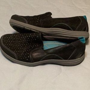 Aravon black suede shoes with turquoise accent